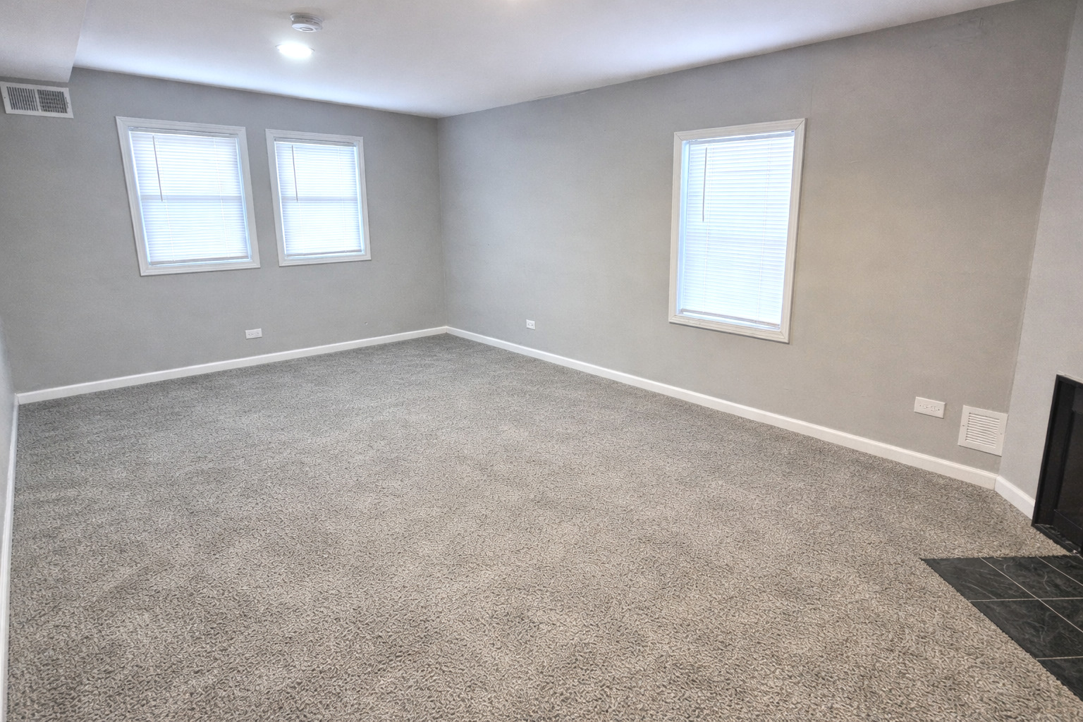 36107 North Green Bay Road Waukegan, IL 60087 - Photo 7 of 17 an empty room with windows