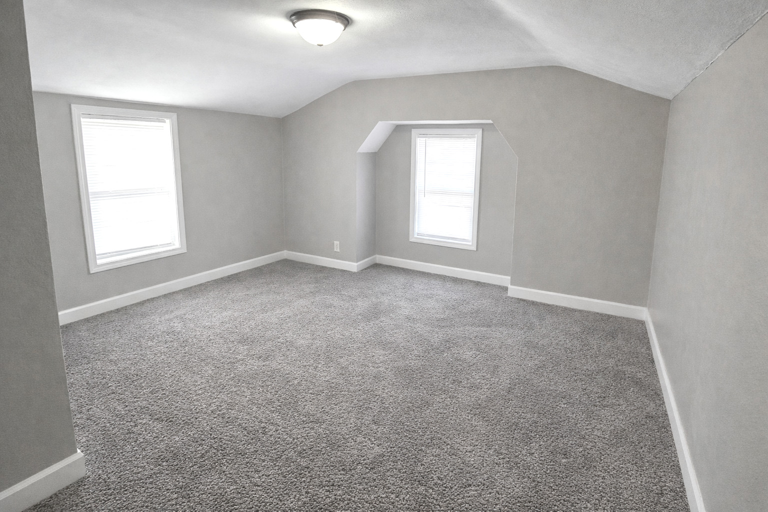 36107 North Green Bay Road Waukegan, IL 60087 - Photo 8 of 17 an empty room with windows