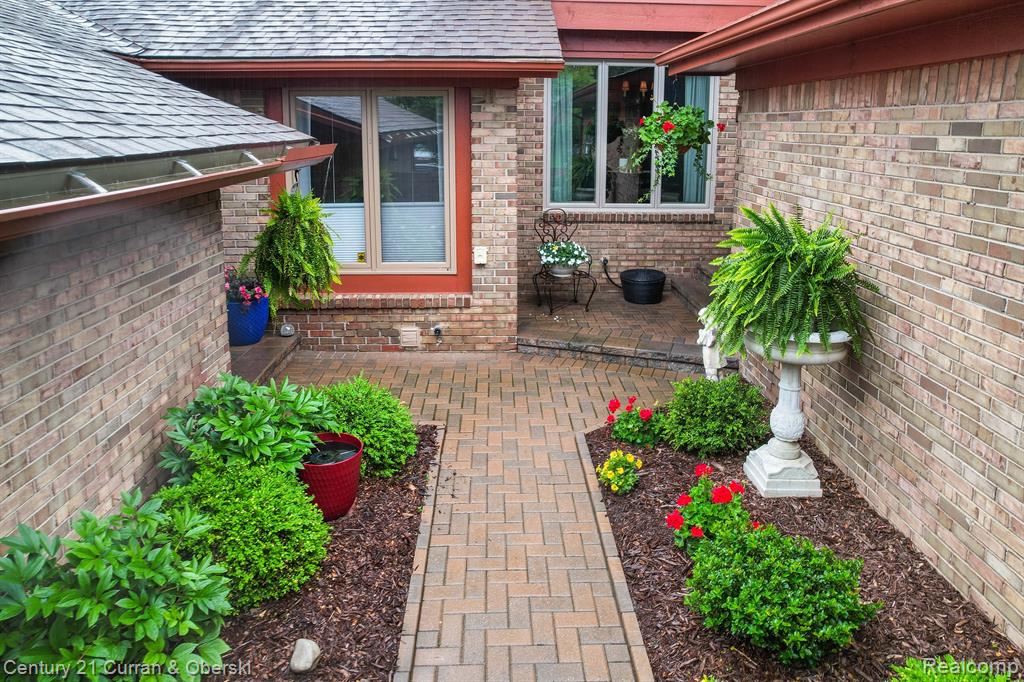 866 Green View Court, Unit 6 Rochester Hills, MI 48307 - Photo 4 of 64