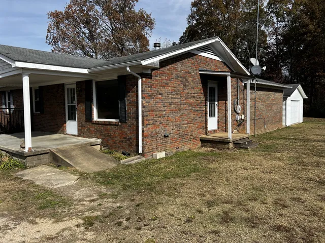 a view of a house with a backyard