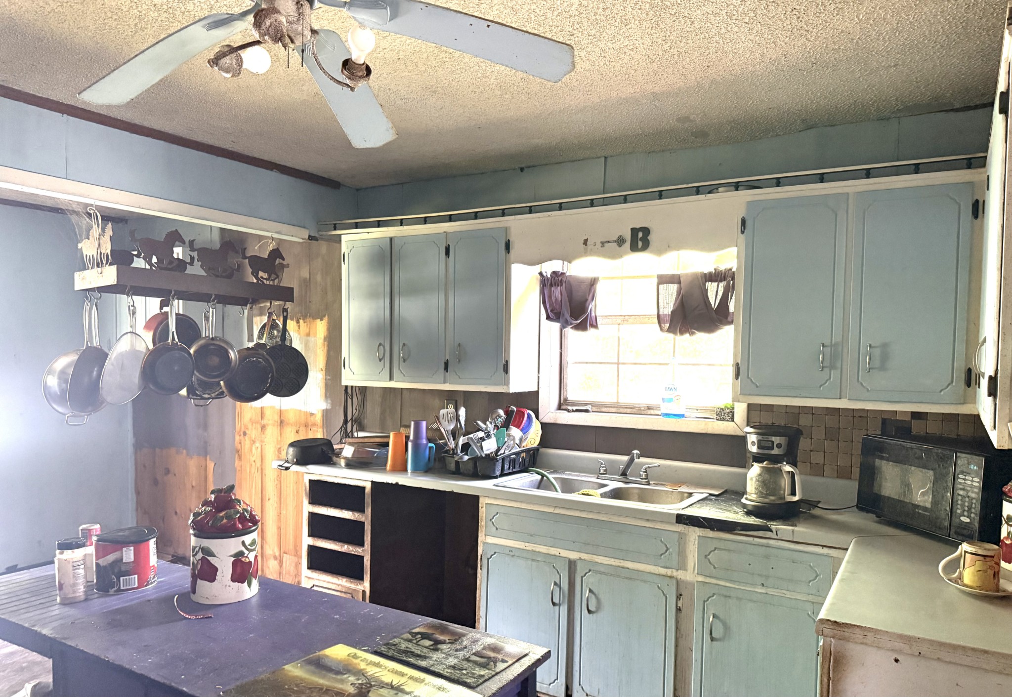 20 Morrison Road Gruetli Laager, TN 37339 - Photo 3 of 10 a kitchen with a sink stove and refrigerator