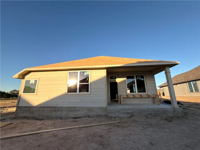 a view of house with garden