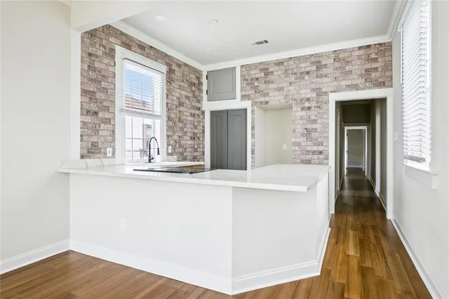 $2,400 | 2009 Governor Nicholls Street, New Orleans, LA 70116