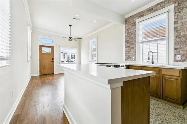 $2,400 | 2009 Governor Nicholls Street, New Orleans, LA 70116