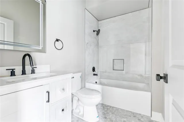 $2,400 | 2009 Governor Nicholls Street, New Orleans, LA 70116