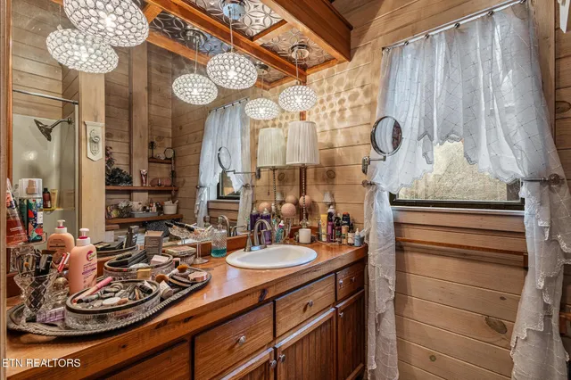 $949,900 | 158-168 County Road 484, Englewood, TN 37329