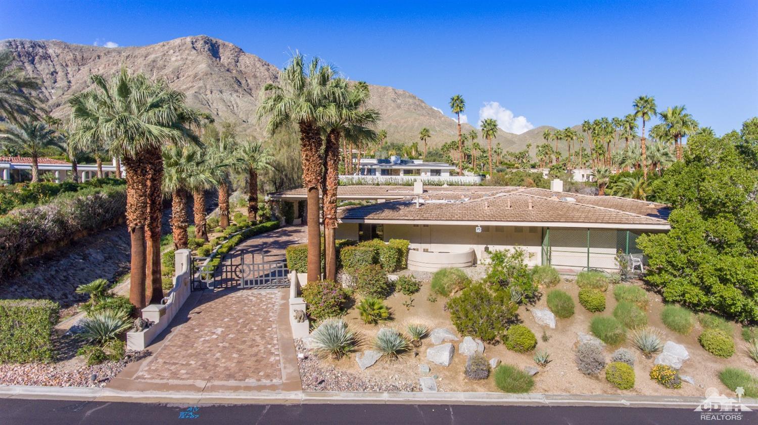 70375 Thunderbird Road Rancho Mirage, CA 92270 - Photo 54 of 54 a view of a water with a fountain in front of the house