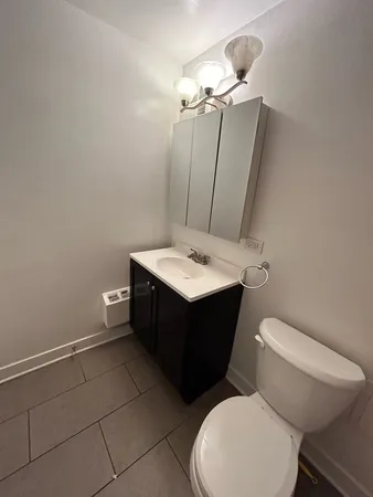 $2,000 | 4180 North Marine Drive, Unit 308, Chicago, IL 60613