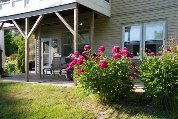 $1,800 | 285 East Side Drive, Concord, NH 03301