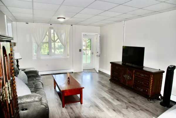 $1,800 | 285 East Side Drive, Concord, NH 03301