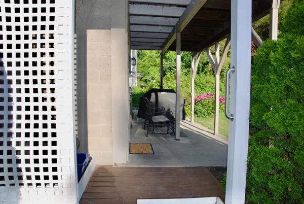 $1,800 | 285 East Side Drive, Concord, NH 03301