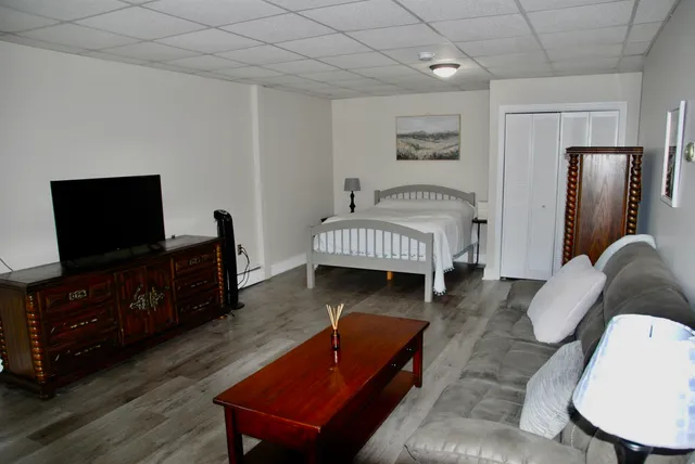 $1,800 | 285 East Side Drive, Concord, NH 03301