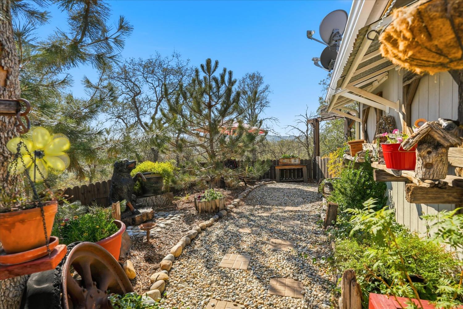 32583 River Knolls Road Coarsegold, CA 93614 - Photo 43 of 63 a backyard of a house with table and chairs
