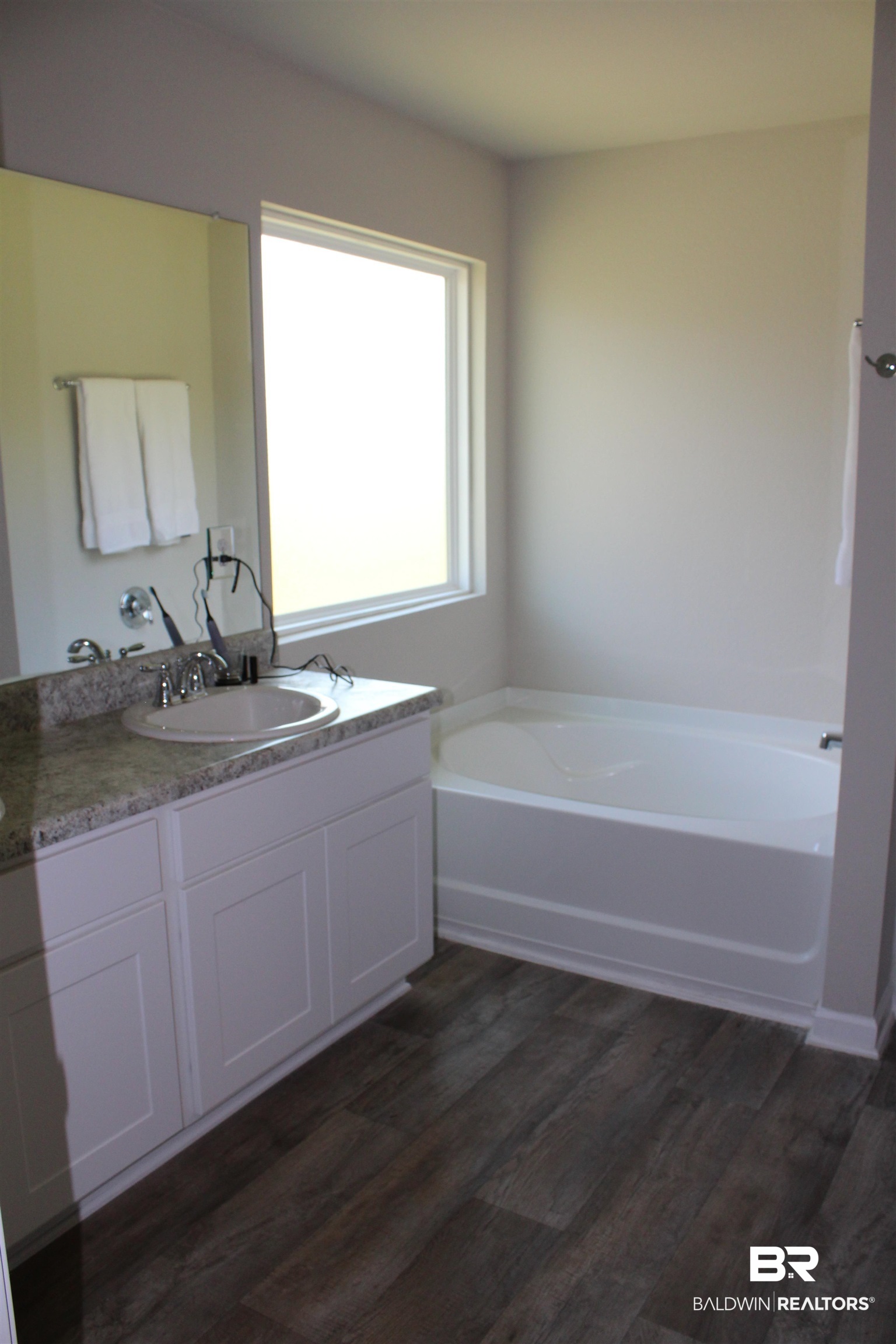 13844 Logan Place Foley, AL 36535 - Photo 11 of 20 Primary Bath Garden Tub