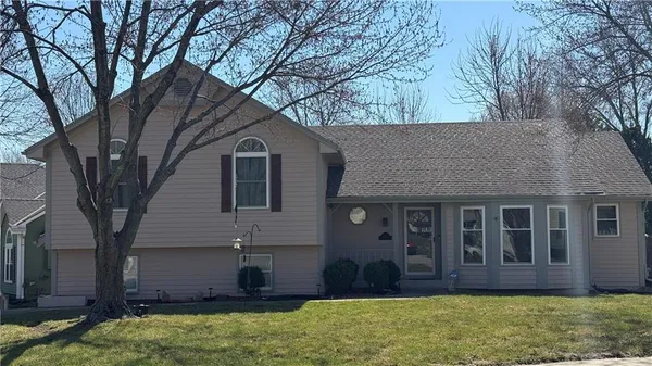 $349,900 | 1501 Northeast Misty Lane, Lee's Summit, MO 64086