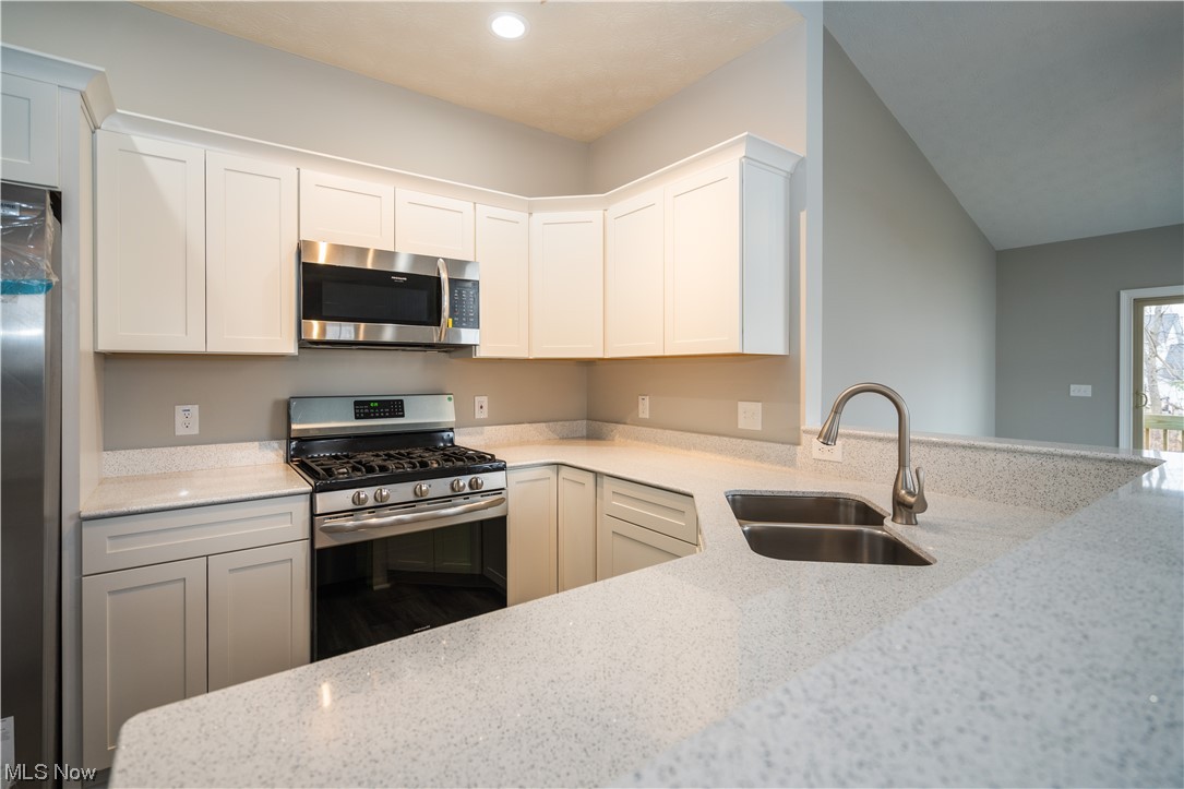242 Devon Path Medina, OH 44256 - Photo 4 of 21 Gallery Image 4