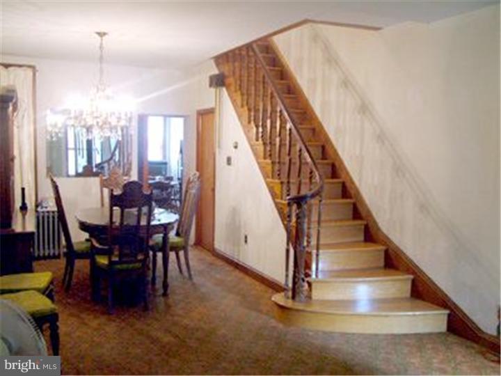 216 Tasker Street Philadelphia, PA 19148 - Photo 2 of 8 Living Room