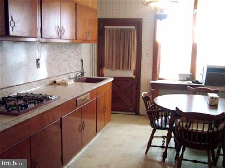 216 Tasker Street Philadelphia, PA 19148 - Photo 5 of 8 Kitchen