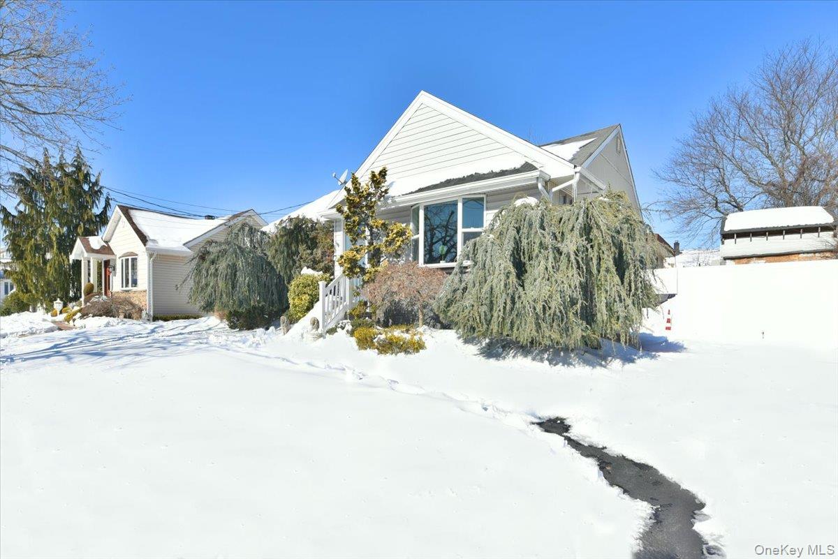 1721 Michael William Road Merrick, NY 11566 - Photo 4 of 21