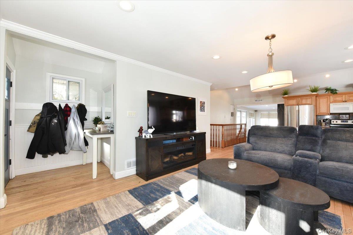 1721 Michael William Road Merrick, NY 11566 - Photo 6 of 21