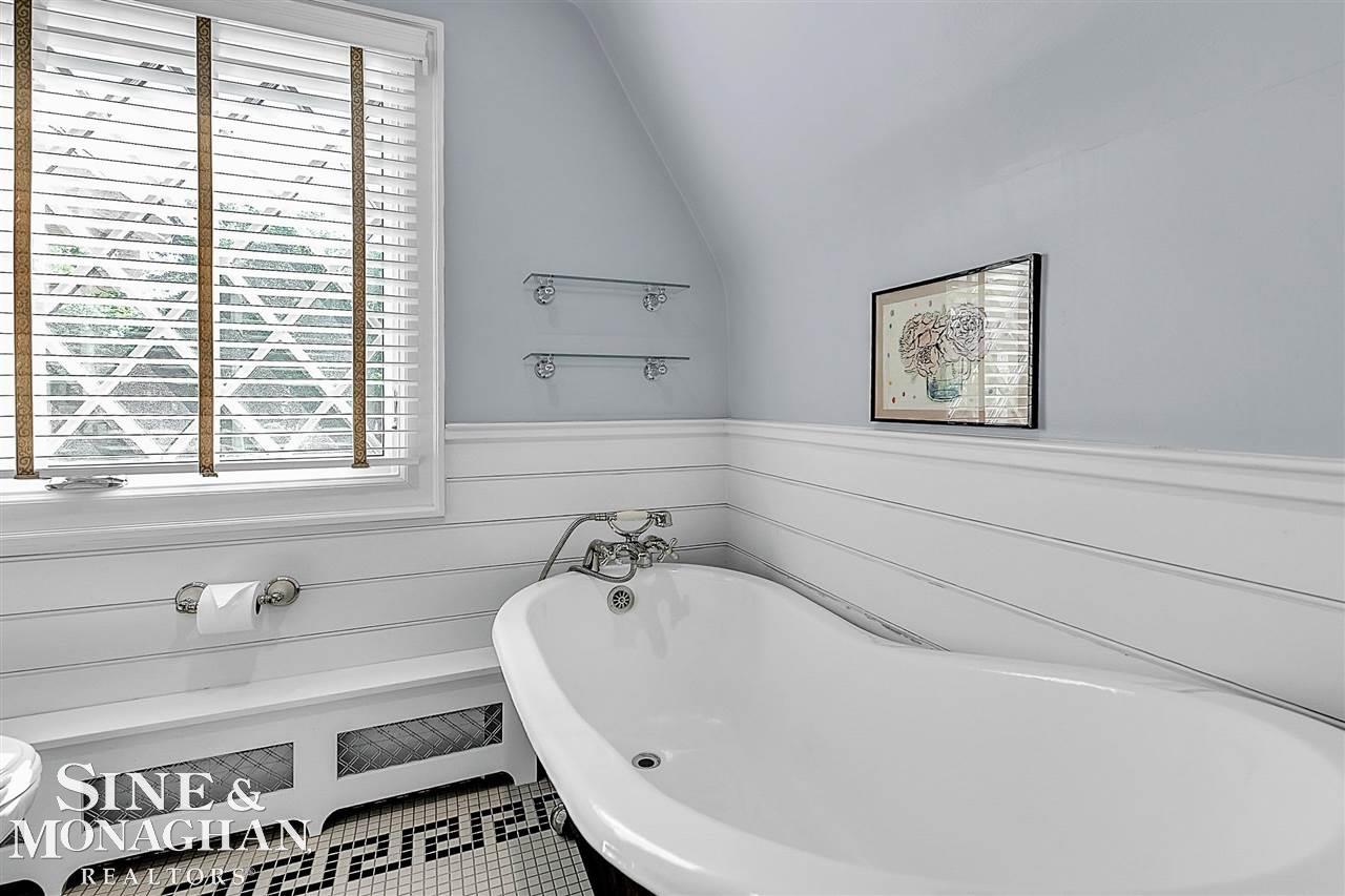 1147 Yorkshire Road Grosse Pointe, MI 48230 - Photo 23 of 42 50082456-22.JPG