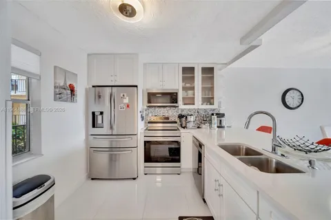 $157,000 | 2801 Somerset Drive, Unit 215, Lauderdale Lakes, FL 33311