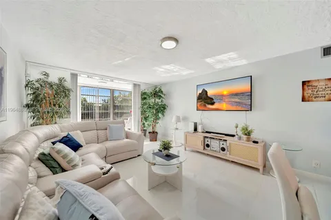 $157,000 | 2801 Somerset Drive, Unit 215, Lauderdale Lakes, FL 33311