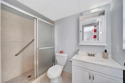 $157,000 | 2801 Somerset Drive, Unit 215, Lauderdale Lakes, FL 33311