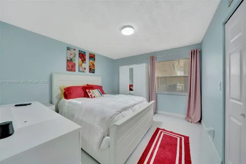 $157,000 | 2801 Somerset Drive, Unit 215, Lauderdale Lakes, FL 33311