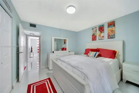 $157,000 | 2801 Somerset Drive, Unit 215, Lauderdale Lakes, FL 33311