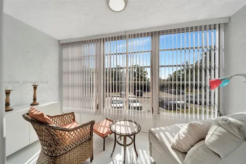 $157,000 | 2801 Somerset Drive, Unit 215, Lauderdale Lakes, FL 33311