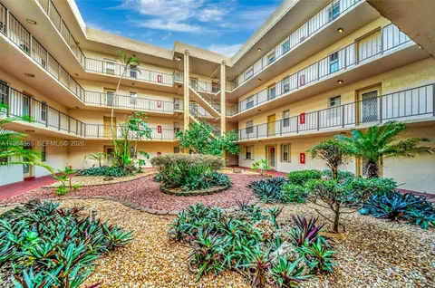 $157,000 | 2801 Somerset Drive, Unit 215, Lauderdale Lakes, FL 33311