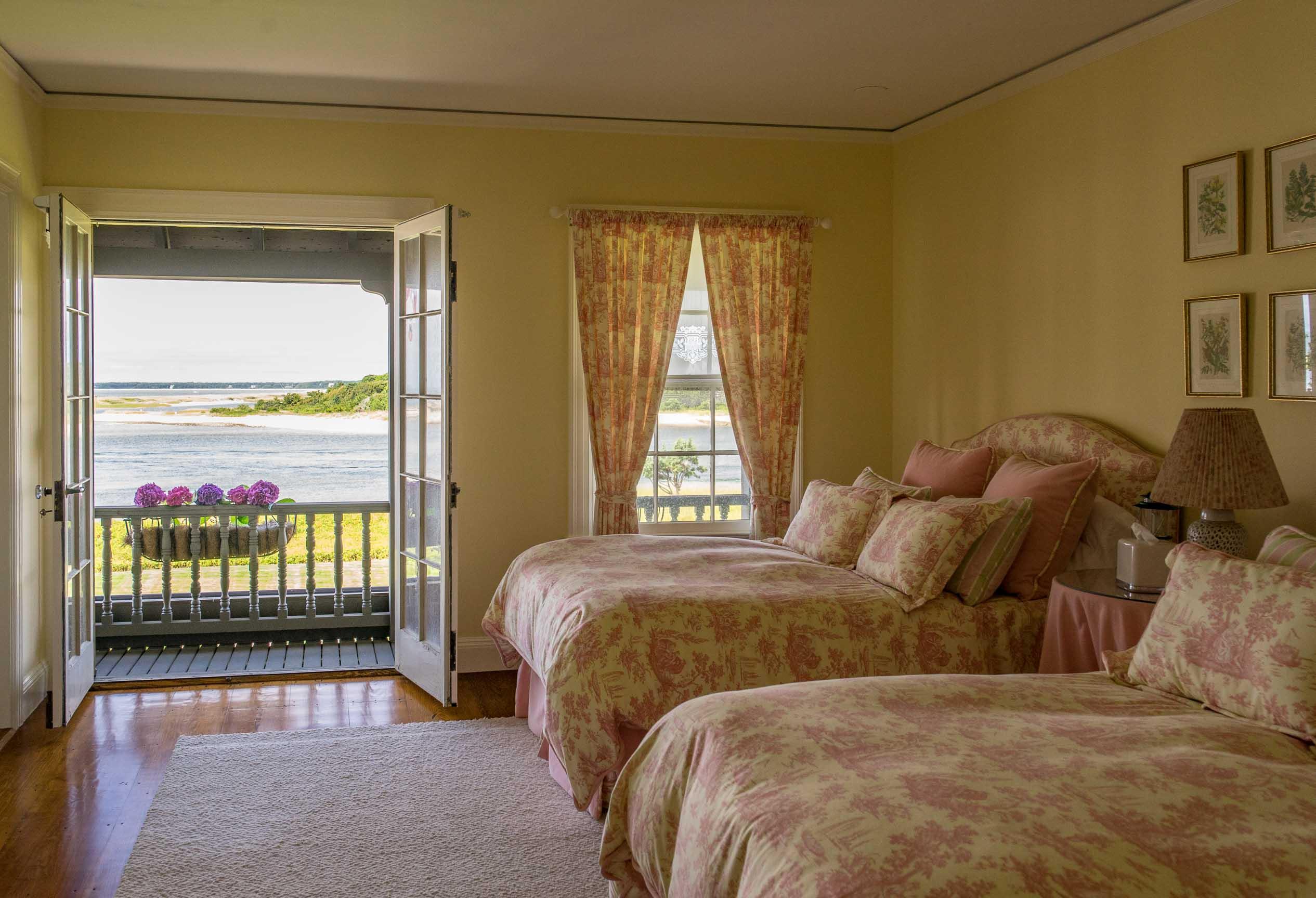 986 Sea View Avenue Osterville, MA 02655 - Photo 27 of 35 a bedroom with a bed and a window