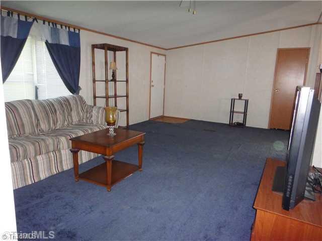 435 Talley Road Reidsville, NC 27320 - Photo 4 of 16 Living Room.