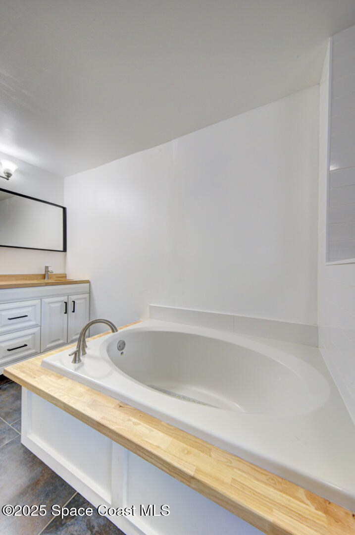 805 Gardener Road Rockledge, FL 32955 - Photo 25 of 38 master bathroom tub (1)