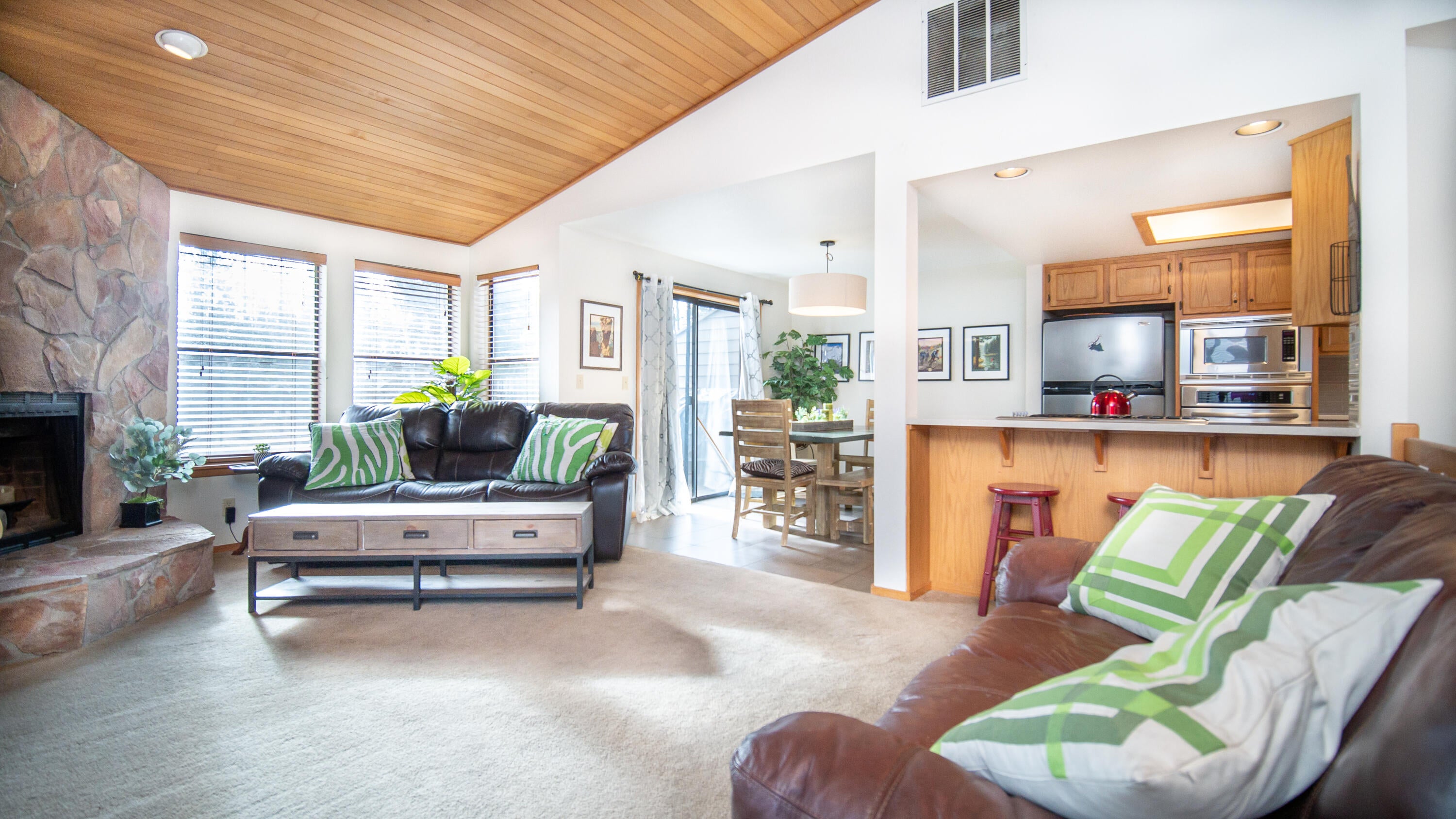 17732 West West Core Road Sunriver, OR 97707 - Photo 9 of 26 Great Room