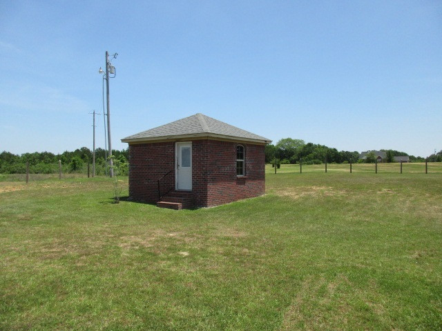 2314 Sharon Road Canton, MS 39046 - Photo 30 of 31 Workshop