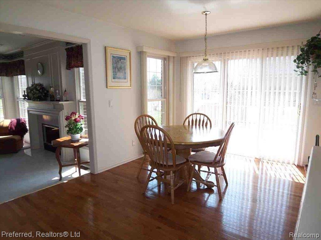 45165 Thornhill Road Canton, MI 48188 - Photo 7 of 14 Breakfast Nook