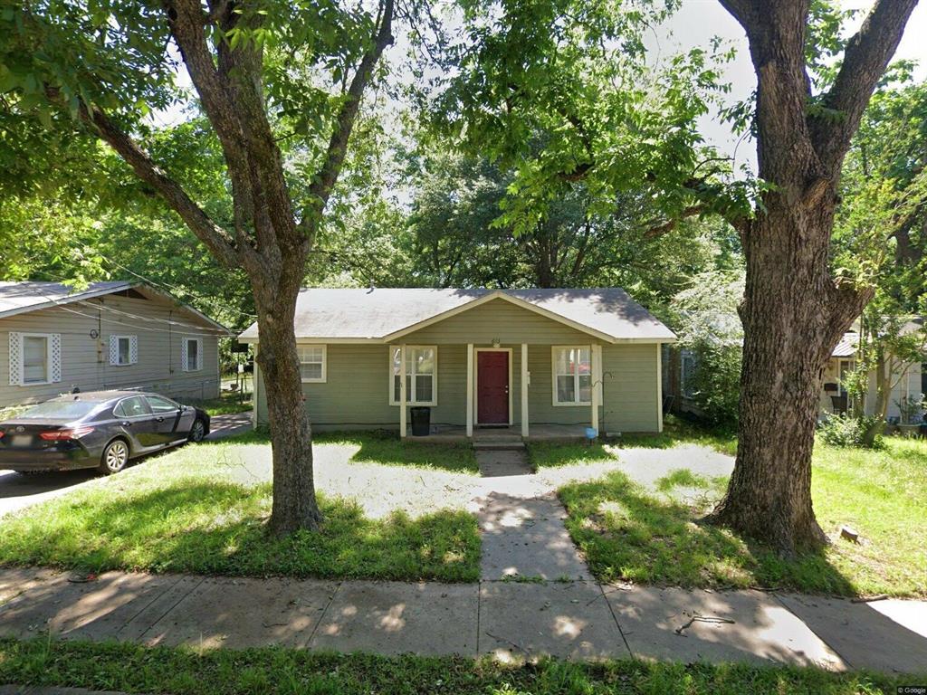 613 9th Street Southeast Paris, TX 75460 - Photo 1 of 1 a front view of a house with a yard and trees