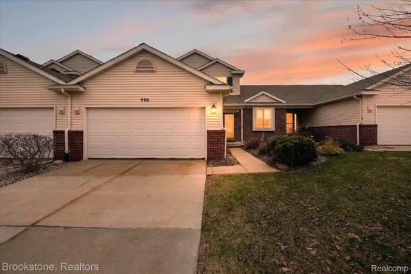 $275,000 | 986 Spirea, Unit 44, Howell, MI 48843
