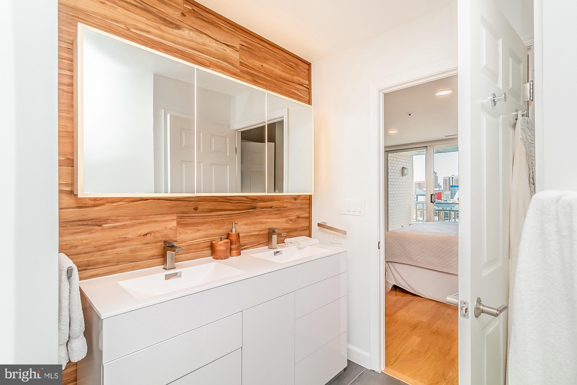 100 Harborview Drive, Unit 1001 Baltimore, MD 21230 - Photo 34 of 64 Master bathroom