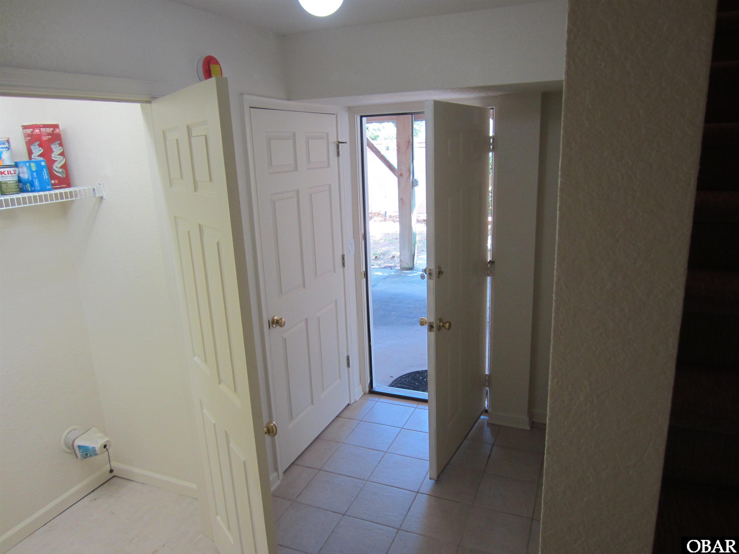 2013 Smithfield Street Kill Devil Hills, NC 27948 - Photo 15 of 18 Dry Entry