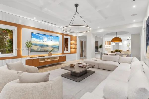 $8,995,000 | 6080 Southwest 104th Street, Pinecrest, FL 33156
