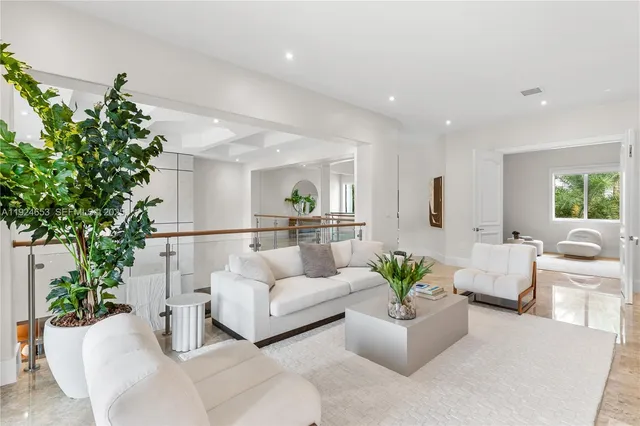 $9,495,000 | 6080 Southwest 104th Street, Pinecrest, FL 33156