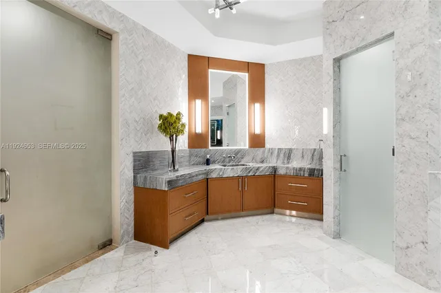 $9,495,000 | 6080 Southwest 104th Street, Pinecrest, FL 33156