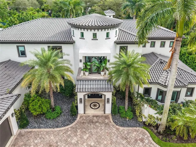 $9,495,000 | 6080 Southwest 104th Street, Pinecrest, FL 33156