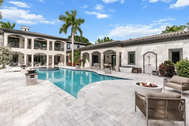 $9,495,000 | 6080 Southwest 104th Street, Pinecrest, FL 33156