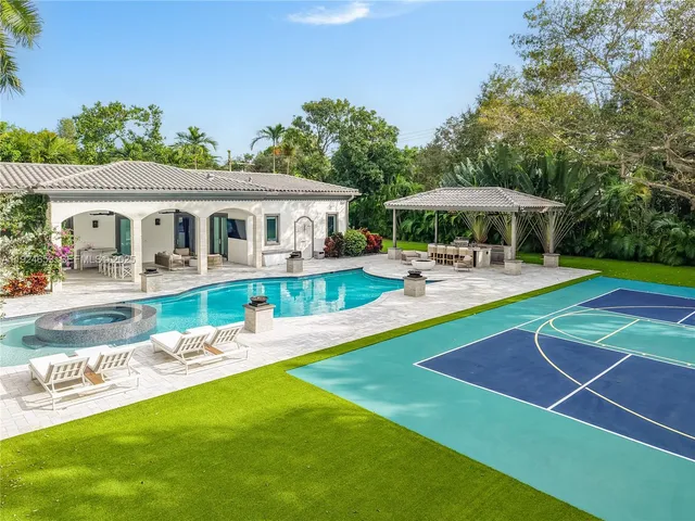 $9,495,000 | 6080 Southwest 104th Street, Pinecrest, FL 33156