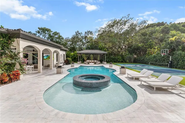 $9,495,000 | 6080 Southwest 104th Street, Pinecrest, FL 33156