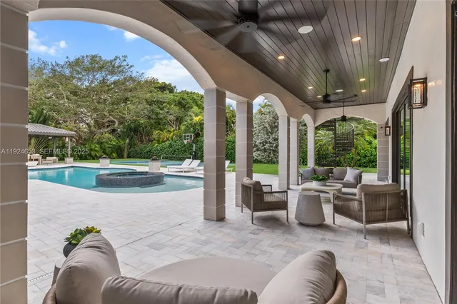 $9,495,000 | 6080 Southwest 104th Street, Pinecrest, FL 33156